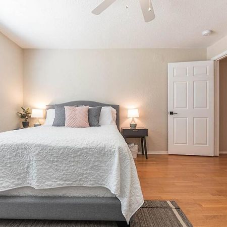 Escape To A Restored 1920S East Waco Bungalow Kültér fotó
