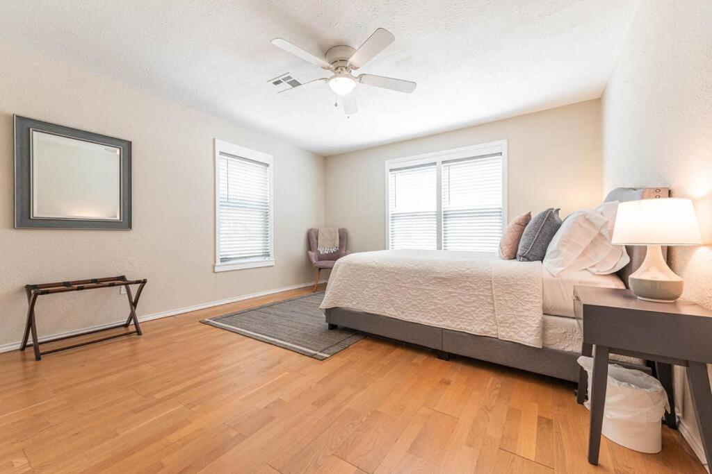 Escape To A Restored 1920S East Waco Bungalow Kültér fotó