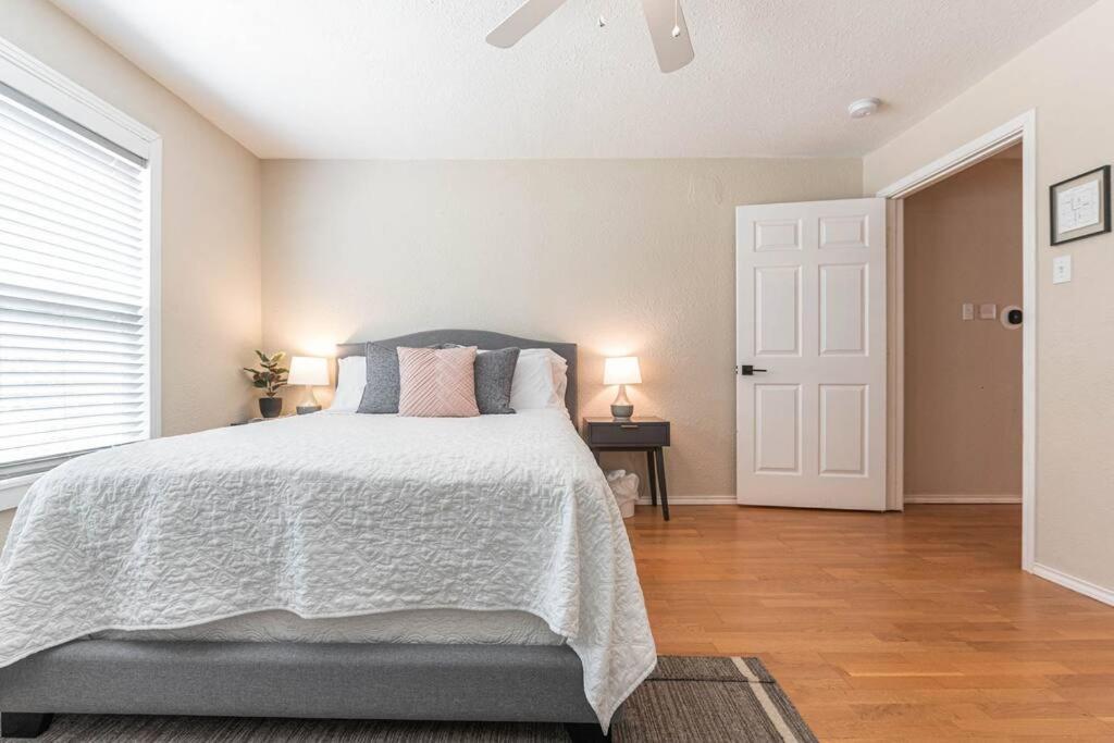 Escape To A Restored 1920S East Waco Bungalow Kültér fotó