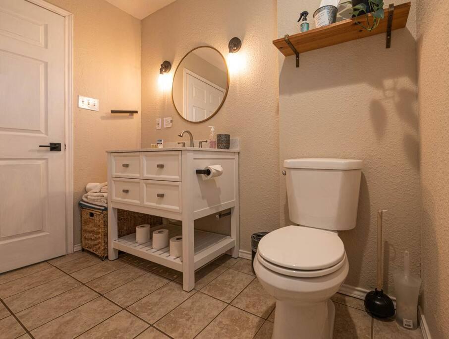 Escape To A Restored 1920S East Waco Bungalow Kültér fotó