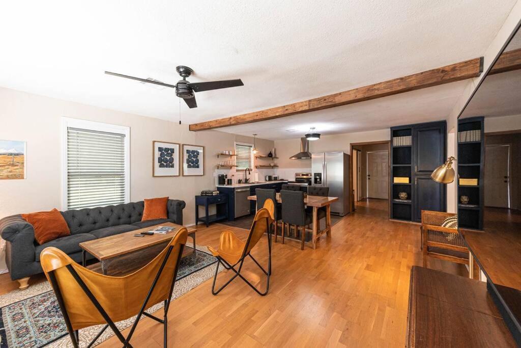 Escape To A Restored 1920S East Waco Bungalow Kültér fotó