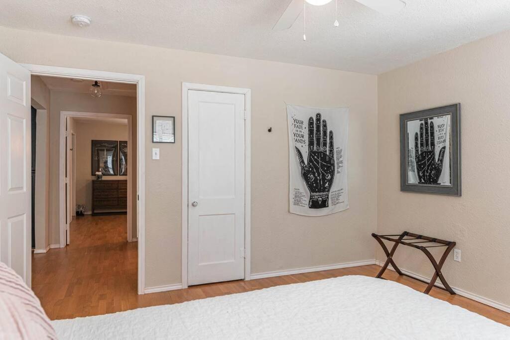 Escape To A Restored 1920S East Waco Bungalow Kültér fotó