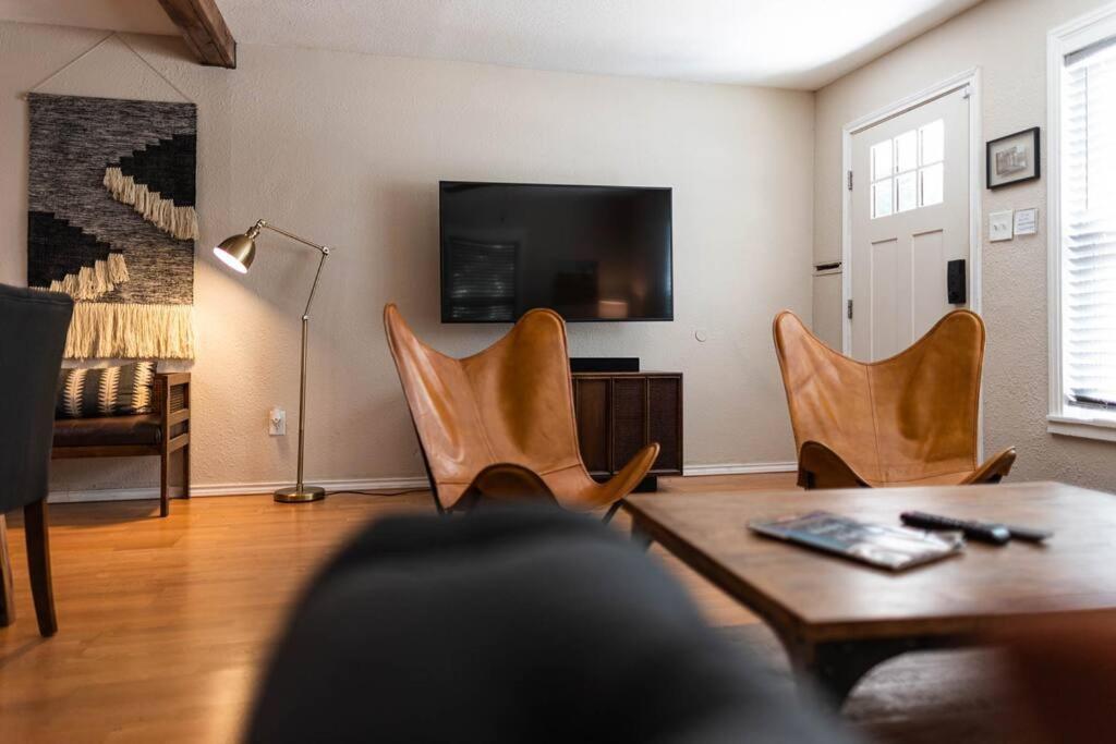 Escape To A Restored 1920S East Waco Bungalow Kültér fotó