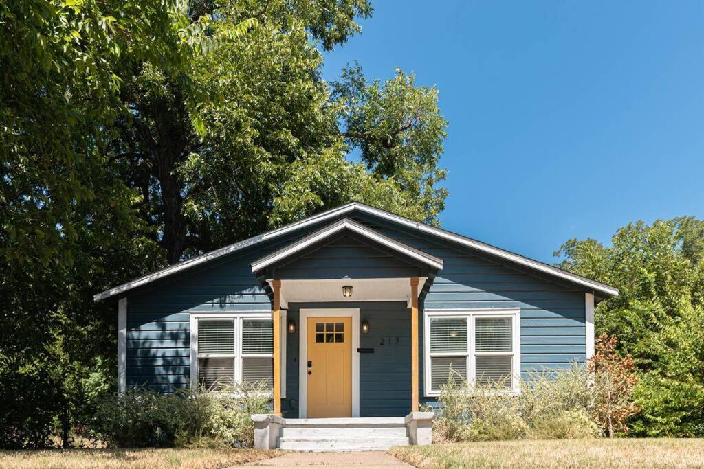 Escape To A Restored 1920S East Waco Bungalow Kültér fotó