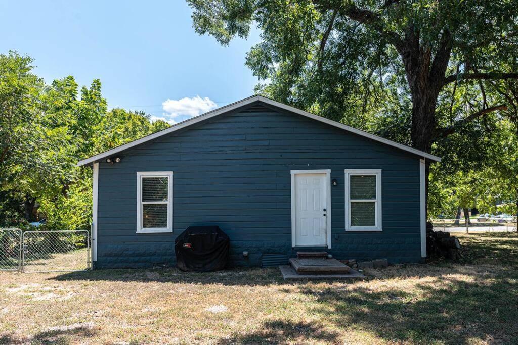 Escape To A Restored 1920S East Waco Bungalow Kültér fotó